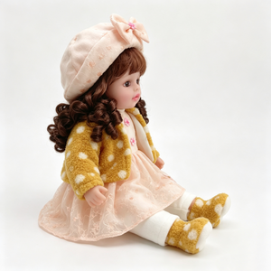 Poupée en peluche musicale personnalisée, poupée d'hiver jaune à pois, poupée en tissu avec veste en sherpa, poupée chantante, objet de collection pour enfants - Product Image 3