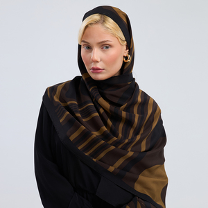 Chal Largo Multifuncional de Seda de Morera 100% Pura con Patrón Moderno de Ondas Abstractas en Tonos Tierra, con Dobladillo Enrollado a Mano - Product Image 5