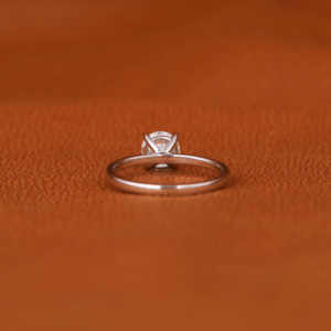 Bague de fiançailles en plaqué or massif 14KT coupe ronde Style classique de luxe avec diamant cultivé en laboratoire IGI certifié cadeau d'anniversaire parfait - Product Image 4