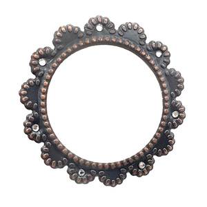 Cadre d'embellissements en métal pour scrapbooking rond antique plat de 76mm - Product Image 1