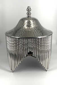 New Look Hot Pot Utensilios de cocina Diseño de lujo Cazuela de metal de alta calidad con tapa martillada para el hogar y la boda Usos hechos a mano - Product Image 4