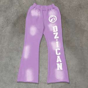 Joggers vintage amples en coton épais brodé, coupe évasée, en molleton français premium, effet délavé, avec dentelle et perles - Product Image 1