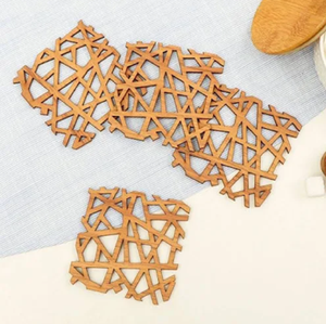 Sous-verres en bois carrés abstraits, sous-verres de boisson de qualité supérieure décor en bois naturel coffret cadeau parfait disponible au prix de gros - Product Image 1