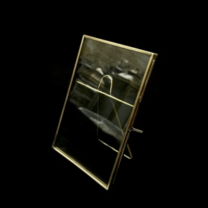 ทองเหลืองและแก้วกรอบรูปที่มีขาตั้งตารางด้านบนโลหะกรอบรูปที่มีพรีเมี่ยมที่มีคุณภาพขนาดที่กำหนดเองและการออกแบบที่ทำด้วยมืออินเดีย - Product Image 2