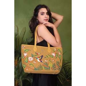 Bolso Tote Bohemio Priglob Exim de Cuero Vegano Ligero para Mujer con Bordado Color Mostaza para Uso Diario en Todas las Estaciones - Product Image 4