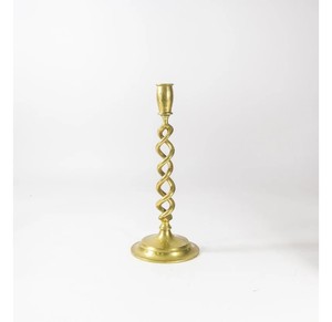 Trio de trois bougeoirs modernes en métal doré pour la décoration intérieure, la réception de mariage et les centres de table. - Product Image 6