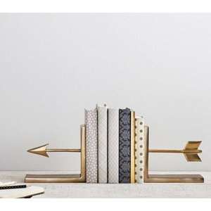 Serre-livres en métal au design moderne flèche avec revêtement or classique Parfait pour la décoration et l'organisation élégantes des livres de table et de bureau - Product Image 1