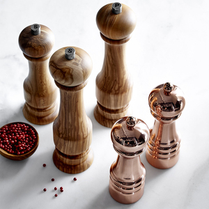 Ensemble élégant de salière et poivrière en acier inoxydable poli et cuivre, idéal pour le rangement et l'organisation de la table des ustensiles de cuisine - Product Image 3