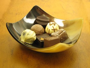 Corne de buffle naturelle décorative faite à la main, bol de service avec texture organique pour cheminée ou table d'entrée à très bas prix - Product Image 2