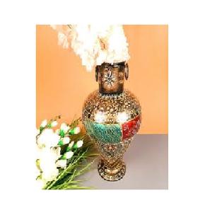 Ensemble de 2 pots de fleurs en métal de différentes tailles et formes pour la décoration de la maison et de l'hôtel. - Product Image 1