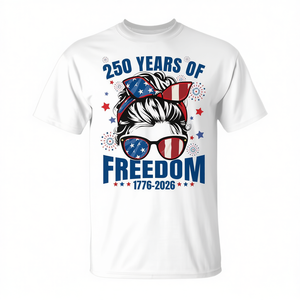 T-shirt Messy Bun per il 250° Anniversario degli USA: Celebra 1776-2026 - Edizione Limitata, Abbigliamento Promozionale - Product Image 2