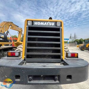 รถตักหน้ามือสองคุณภาพสูง Komatsu WA450 รถตักขนาดเล็ก บรรทุกได้ 5 ตัน เครื่องยนต์ยี่ห้อ Yuchai หรือ Cat สำหรับฟาร์ม ราคา - Product Image 4