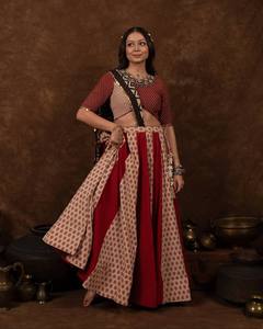 Para esta próxima temporada de Navaratri, nuestro exclusivo lehenga choli moderno para fiestas, completamente cosido. - Product Image 1