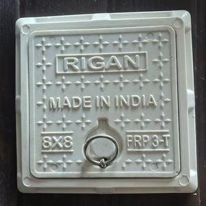 Tapa de alcantarilla cuadrada negra Aistar FRP 24x24, modelo 010 TON 3 5, resistente a los rayos UV, ecológica e impermeable. - Product Image 1