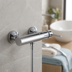 Mezclador de ducha exterior Koricini Fiemme con acabado cromado, moderno juego de ducha de latón para baño con rociador tipo lluvia - Product Image 5