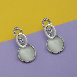 Boucles d'oreilles pendantes en résine plaquée argent et pierre autrichienne Kriaa Bijoux fins 1313671 - Product Image 1
