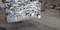 Déchets d'aluminium en gros 6063, extrusion d'aluminium blanc argenté 6063, teneur en Al 99%, origine UG, meilleur rapport qualité-prix pour l'industrie