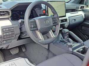 Toyota Tacoma TRD Off-Road Double Cab 4x4 Turbo Automatique Essence Sièges en Cuir Toit Ouvrant 2024 à Vendre - Product Image 4