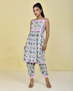 Robe en coton à fleurs vintage gracieuse avec tissu léger et silhouette de balançoire dos nu décontractée d'Inde - Product Image 6