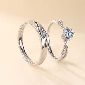 Bague de mariage réglable en argent sterling avec zircon taillé rond Jeulia Twist - Product Image 2