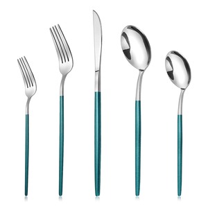 Ensemble de couverts de dîner bon marché en métal moderne en acier inoxydable de finition argentée de concepteur pour des événements d'hôtel à la maison - Product Image 6