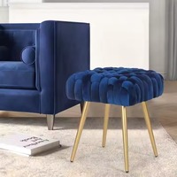 Pouf ottoman capitonné en velours bleu, en velours sur un support métallique, ressemble à un bijou serti dans un cadre brillant, cadeaux de pendaison de crémaillère, décoration intérieure