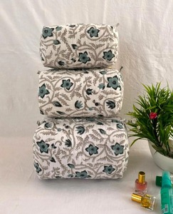 Quilted Vintage Eco-Friendly Cotton Water Resistant Handmade <b>Large</b> Zipper Cosmetic Travel Case for Makeup <b>Storage</b> - Product Image 2
