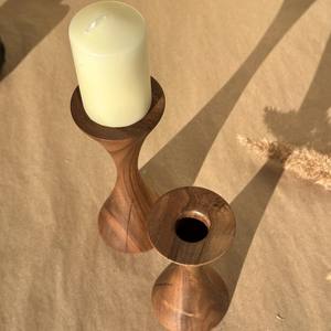 Hermoso candelabro de madera Par de dos escandinavos de mediados de siglo Diseño moderno Regalo de inauguración de la casa - Product Image 2