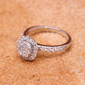 แหวนหมั้นทำมือ18K ที่ผ่านการรับรองจาก IGI สำหรับงานแต่งงานและงานปาร์ตี้ - Product Image 3
