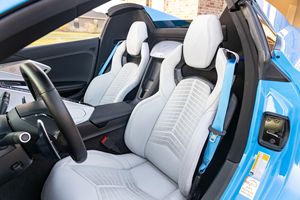 2022 Convertible de alto rendimiento con motor central |   Motor V8 de 6.2L de Aspiración Natural |   Automático de doble embrague de 8 velocidades |   495 HP |   16,000 millas - Product Image 3