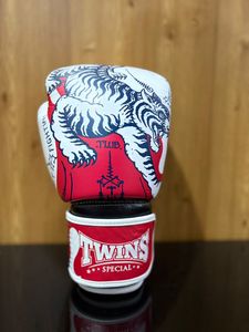 ถุงมือชกมวยหนังคู่แฝดคุณภาพสูง สีต่างๆ พร้อมโลโก้แบบกำหนดเอง สายรัดแบบปรับได้ด้วยตีนตุ๊กแก สำหรับคิกบ็อกซิ่ง - Product Image 5