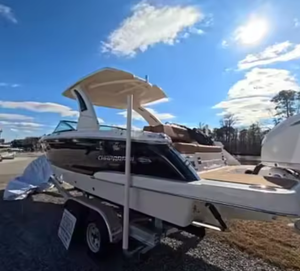 Chaparral 270 OSX 2025, Lancha de Lujo Usada, Barco de Trabajo, Cabina con Techo Rígido, Remolque Gratis, Motores Fuera de Borda JetDrive - Product Image 1