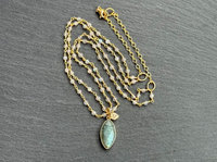 Pendentif en pierre précieuse Labradorite fait main en métal laiton 8 à 16mm en forme de poire Designer tendance Bijoux faits à la main pour cadeau d'anniversaire et elle