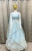 Für Frauen, die die perfekte Mischung aus Tradition und Glamour verkörpern möchten, ist dieses schicke Lehenga Choli Set zum Großhandels preis