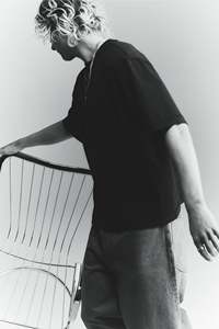 เสื้อยืดโอเวอร์ไซส์ผ้าคอตตอน100% โอเวอร์ไซส์สุดหรูเสื้อยืดวินเทจสะพายไหล่ทรงหลวมออกแบบได้ตามต้องการ - Product Image 5