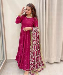 Conjunto de Kurti de Oficina de Seda Chifón con Estampado de Rayas y Mangas Campana para un Estilo Chic Laboral con Bordado Zari - Product Image 4