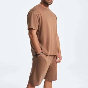 Meilleure vente ensemble de t-shirts et de shorts deux pièces avec logo personnalisé pour hommes 100% Style d'été respirant décontracté - Product Image 2