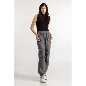 Pantalon cargo gris taille haute pour femme, en toile respirante et tissu mélangé, avec fermeture élastique à la taille, style évasé - Product Image 4