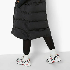 Long manteau à capuche respirant avec fermeture éclair imperméable pour l'hiver veste matelassée pour femmes au design personnalisé - Product Image 5