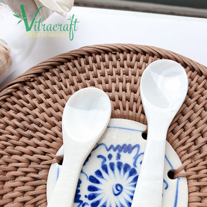 Produits artisanaux du Vietnam Cuillères à caviar fabriquées à partir de nacre blanche naturelle Servir parfaitement le caviar Taille 10cm - Product Image 5