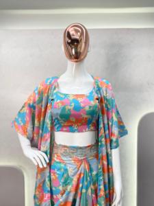 Blouse KOTI en acétate imprimé et ornée de broderies, style occidental fantaisie, avec bas occidental, Fabzone FZBE - Product Image 2