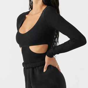 Haut de yoga personnalisé haute élasticité, coupe ajustée, col rond, découpes, manches longues, vêtements de sport pour femmes - Product Image 2