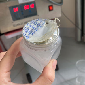 Forro de inducción con lengüeta de medio tirón impreso personalizado, a prueba de fugas, seguro para alimentos, fácil de abrir, sello para cierre de botella, tapas de botella hechas en Vietnam - Product Image 1