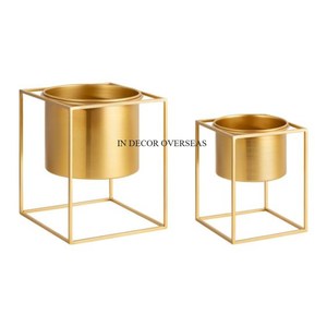 Maceta ligera de diseño elegante única hecha de metal para decoración de hogar y jardín con soporte chapado en oro de proveedor indio - Product Image 5
