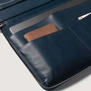 Organisateur de sac souple en cuir bleu nuit classique pour homme - Product Image 6