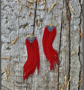 ต่างหูพู่สีน้ำเงินคุณภาพสูง - ดีไซน์ไล่เฉดสีแบบทอมือ - Product Image 1