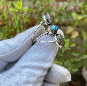 Bague de mariage unisexe en argent 925 fait à la main classique pierre précieuse labradorite naturelle trois pierres coupe ovale poire coupe lunette réglage fête - Product Image 3