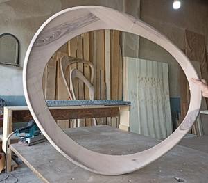 Miroir Art Déco Asymétrique en Noyer Fait Main Très Demandé, Art Mural Irrégulier en Bois Écologique à Prix Abordable - Product Image 5