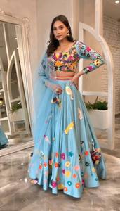 LEHENGAS CHOLI DE MARIAGE EN SOIE GEORGETTE FABZONE DESIGNER AVEC DUPATTA EN FILET ET TRAVAUX RICHEMENT DÉCORÉS - Product Image 3