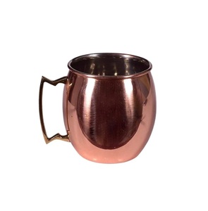Taza de mula de cobre de aspecto antiguo con base ancha y silueta tradicional, ideal para bares caseros, restaurantes o regalos de mixología - Product Image 1